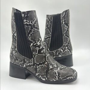 Journee Collection Boots Women's 8.5 Grey Snakeskin Desree Booties Square Toe